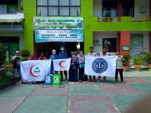 Cegah Penyebaran Covid-19, Lingkungan MTsN 1 Kota Disterilisasi oleh BSMIG