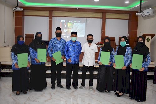 Karjianto dan Kaur TU Berikan Apresiasi Kepada Sejumlah Guru MTsN yang Dilantik