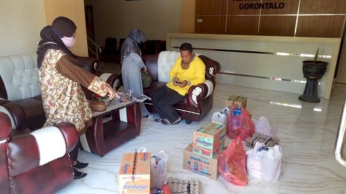 MTsN1 Kota Salurkan Bantuan Bagi Korban Banjir Bandang