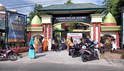 Dengan Prokes Ketat, MTsN 1 Kota Laksanakan Ujian Seleksi PPDB