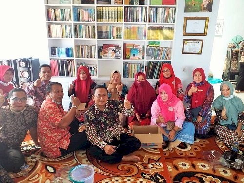 Civitas Akdemik MTsN 1 Kota Silaturahmi di Kediaman Kepala Madrasah