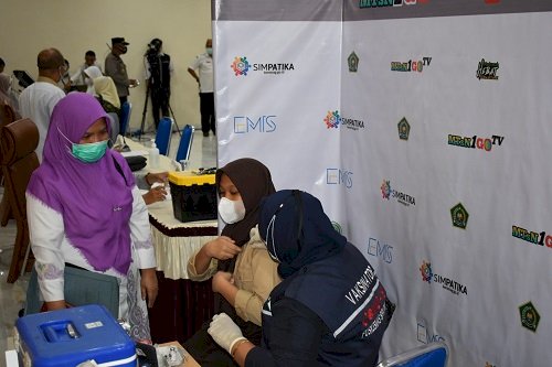 MTsN 1 Kota Gorontalo Laksanakan Vaksinasi Kepada Sejumlah Siswa