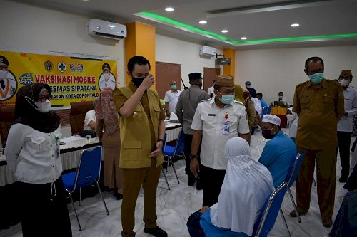 Vaksinasi Di MTsN 1 Kota Gorontalo Dikunjungi Wakil Walikota