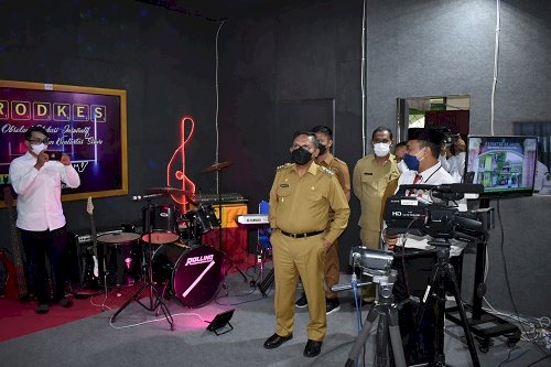 Selain Tinjau PTMT, Walikota Gorontalo Juga Jajal Studio MTsN 1 GOTV