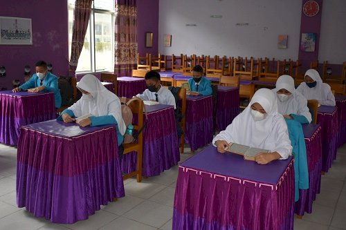 Surat Al Fatihah dan Al Baqarah Ayat 1 Jadi Surat Pembuka Awali Iqra Together di MTsN 1 Kota