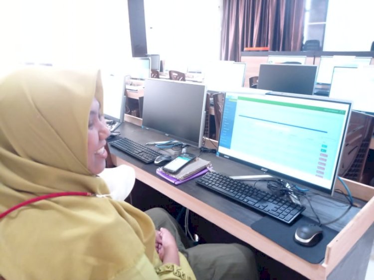Operator RDM MTsN 1 Kota Mulai Upload Nilai Belajar Siswa ke Server Pusat