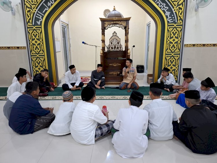 Malam Jumat dimanfaatkan oleh Tim Hadroh untuk latihan rutin