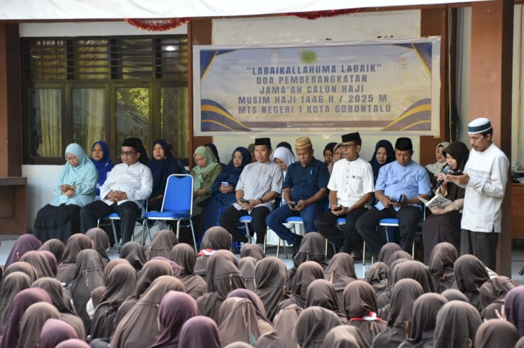 MTsN 1 Kota Gorontalo Gelar Doa Pemberangkatan Haji untuk Salah Satu Guru